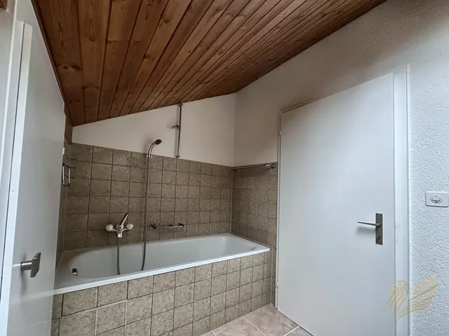 Bad mit Badewanne